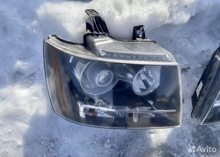Фары передние Chevrolet Tahoe 20760579 207605578