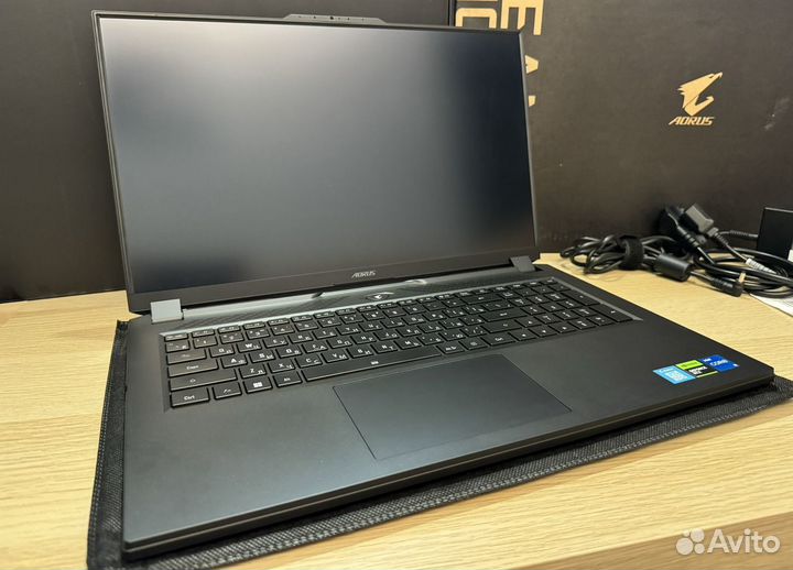 Игровой ноутбук gigabyte Aorus 7 9MF-E2KZ513SD