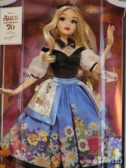 Кукла Алиса в стране чудес дисней