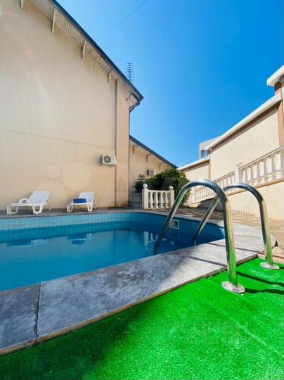 3-к. квартира, 100 м², 1/2 эт.