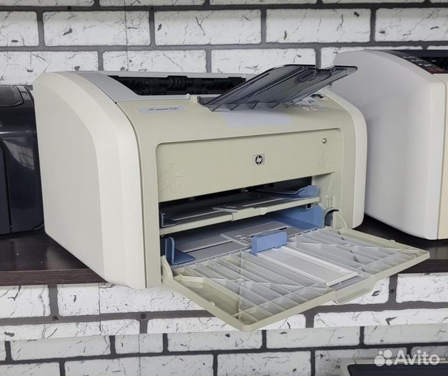 Маленький, компактный принтер HP LaserJet 1020