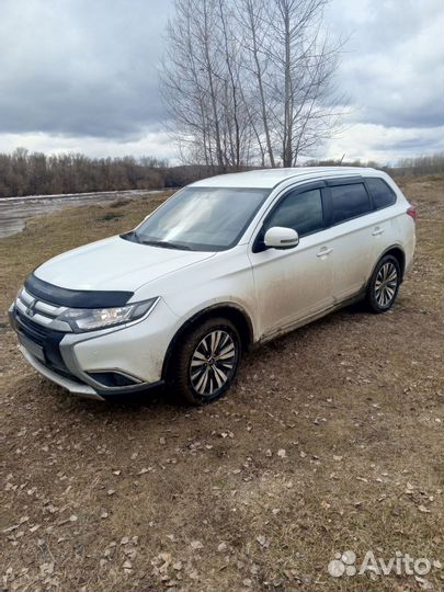 Mitsubishi Outlander 2.0 CVT, 2016, 200 000 км