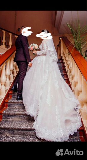 Свадебное платье со шлейфом