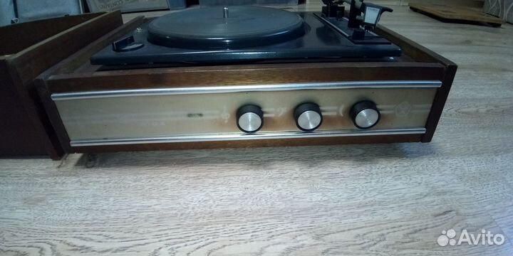 Проигрыватель riga с колонкой