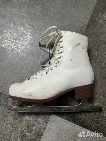 Коньки фигурные женские 38 размер