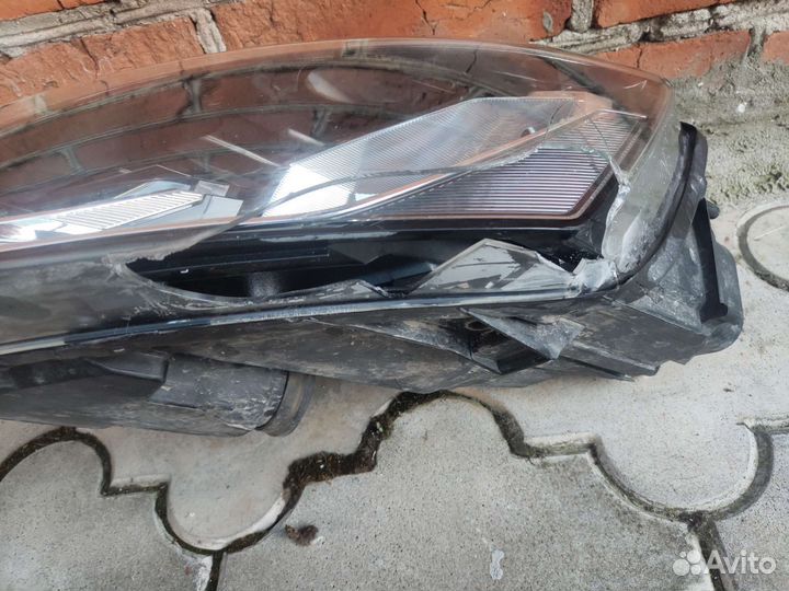 Передняя левая фара Фольксваген Поло 2020