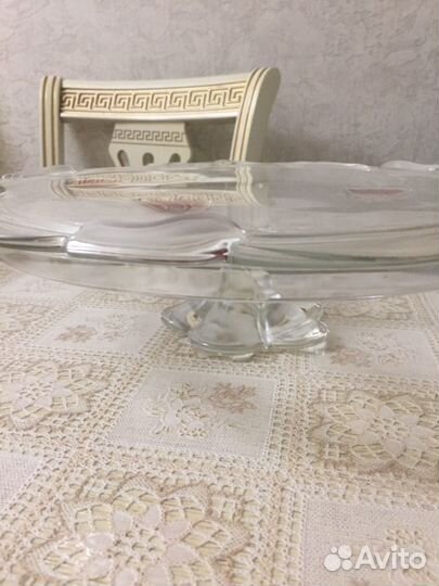 Тортница на ножке