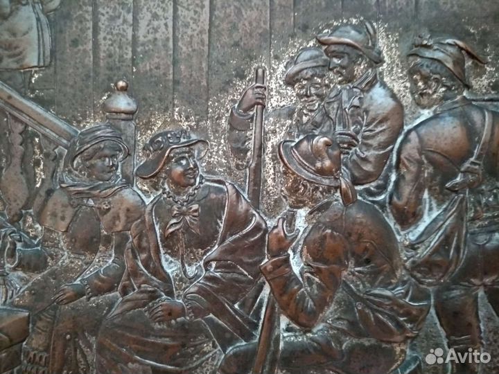 Плакетка. Солдаты в таверне. В старинной раме