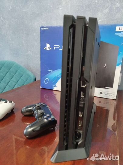 Sony playstation 4 PS4 pro 1tb 7008B