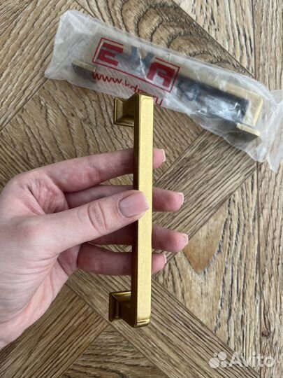Мебельная ручка бронза