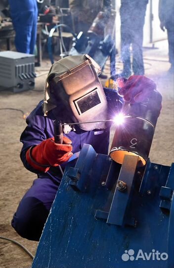 Требуется сварщик с проживанием