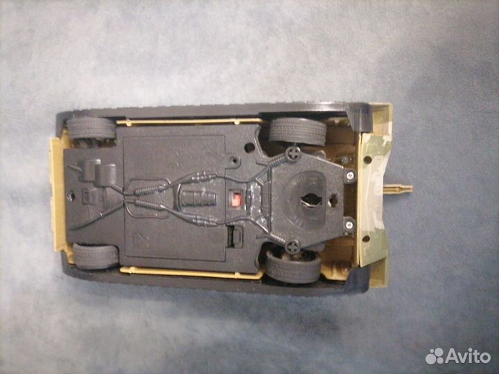 Игрушечный танк