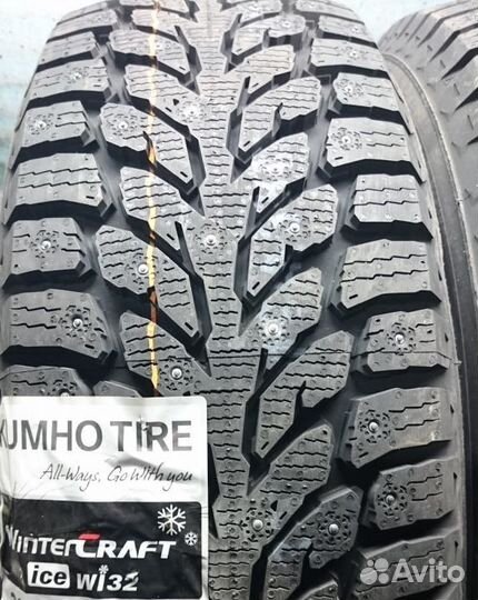 Kumho WinterCraft Ice Wi32 235/45 R17 97T