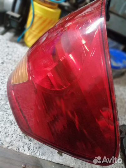 Продам задний правый фонарь Toyota