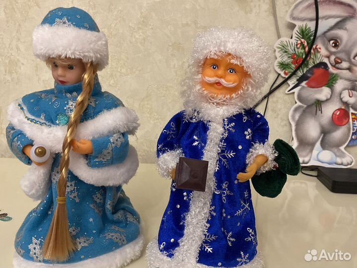 Дед мороз и снегурочка под елку