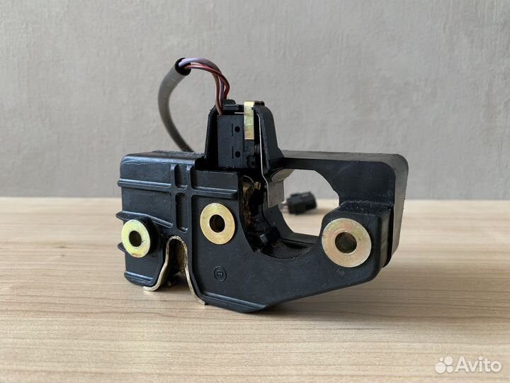 Замок крышки багажника BMW E32 730i 735i 740i 750i