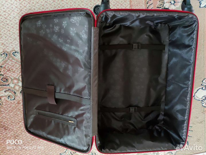 Чемодан на колесах новый