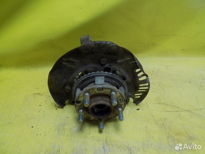 Кулак передний правый Subaru Forester S10