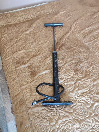 Насос для подкачки колес велосипеда