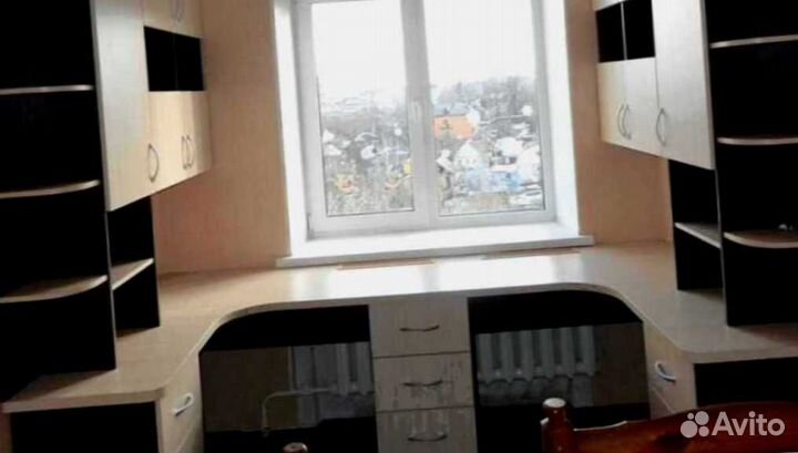 Рабочая зона в углу у окна