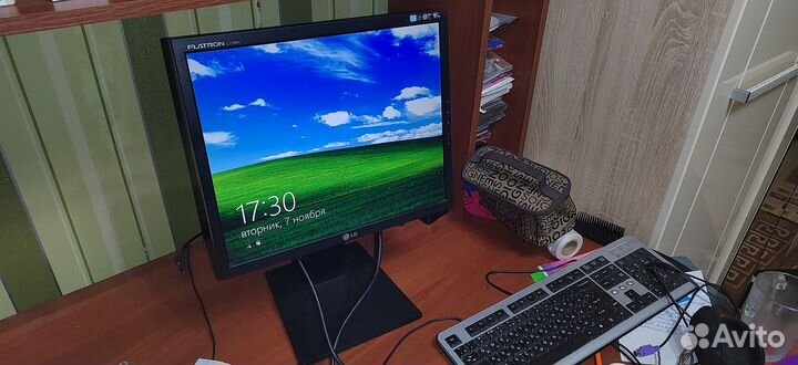 LG flatron L1752H (17