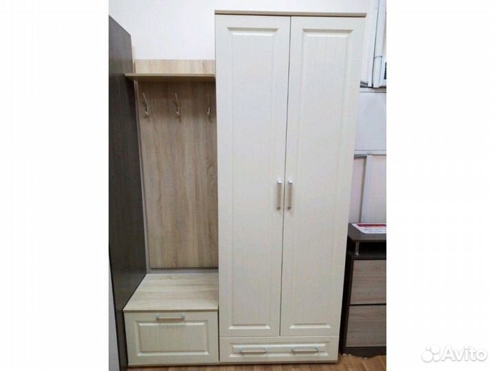 Шкаф двухстворчатый 