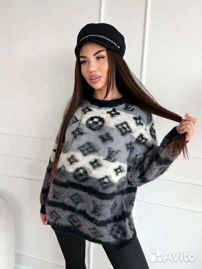 Свитер женский