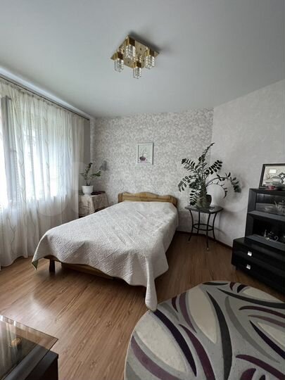 2-к. квартира, 55 м², 1/3 эт.