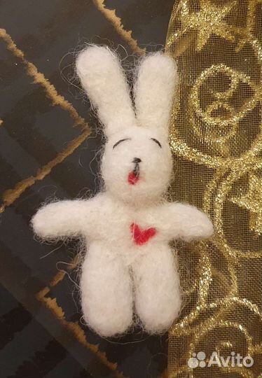 Заяц значок