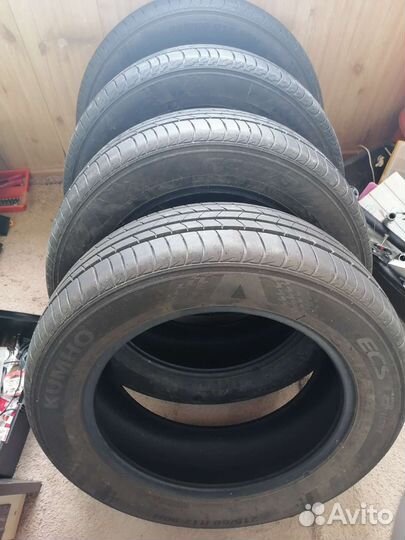 Kumho Ecsta HS51 215/60 R17