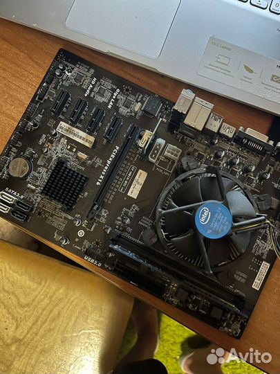 Материнская плата с процессором и памятью