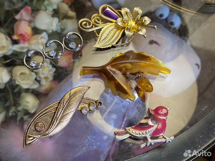 Значки и брошки времен СССР