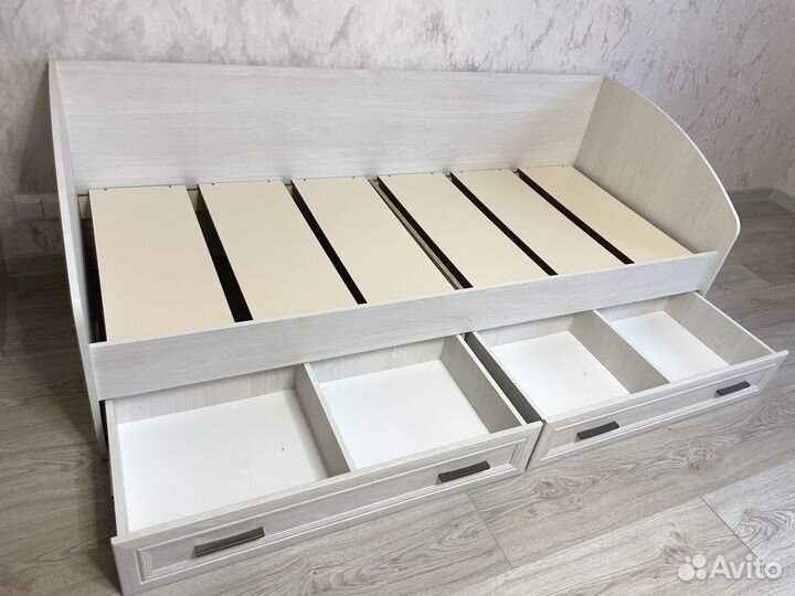 Продам кровать 90 на 200