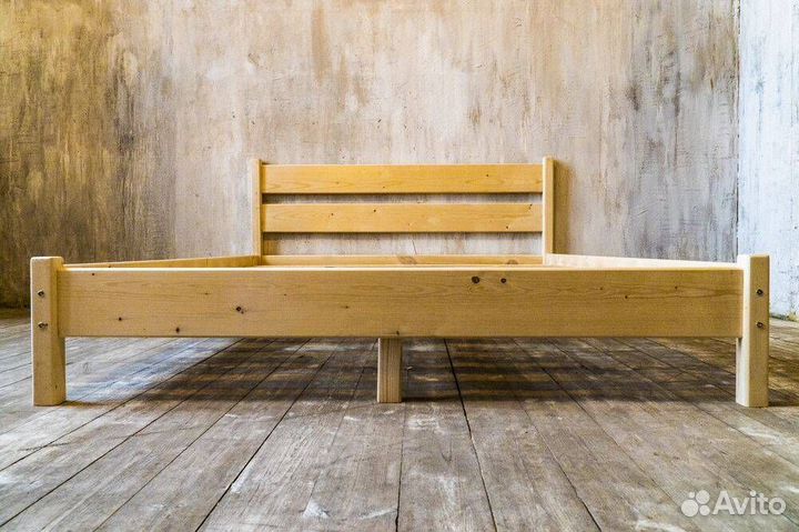 Двуспальная кровать из сосны