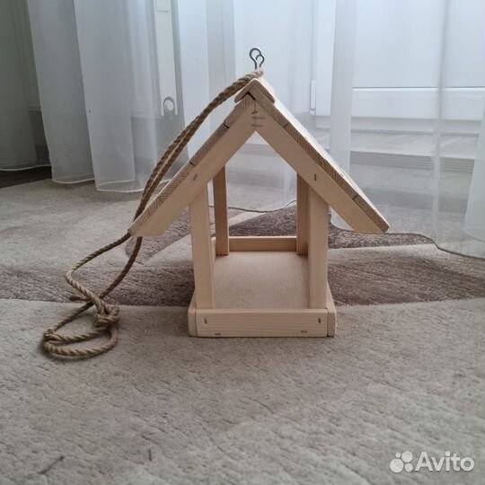Кормушка для птиц из дерева