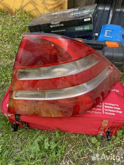 Задний фонарь w220