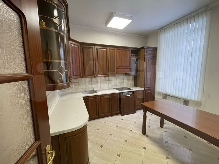 4-к. квартира, 97,9 м², 1/4 эт.