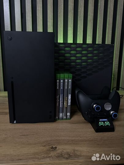 Xbox Series X 2 геймпада, 4 диска