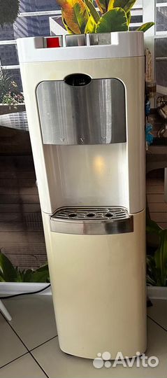 Кулер для воды напольный