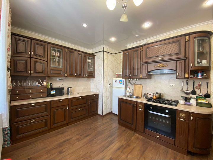 2-к. квартира, 73 м², 9/10 эт.