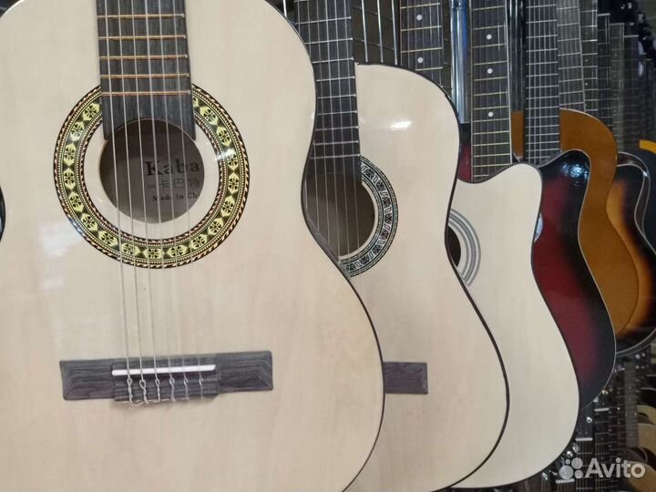 Акустические гитары в ассортименте