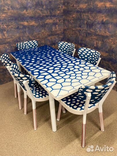 Кухонный стол и стулья