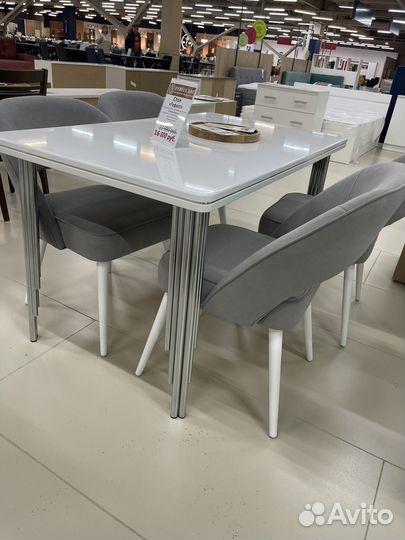 Стол кухонный