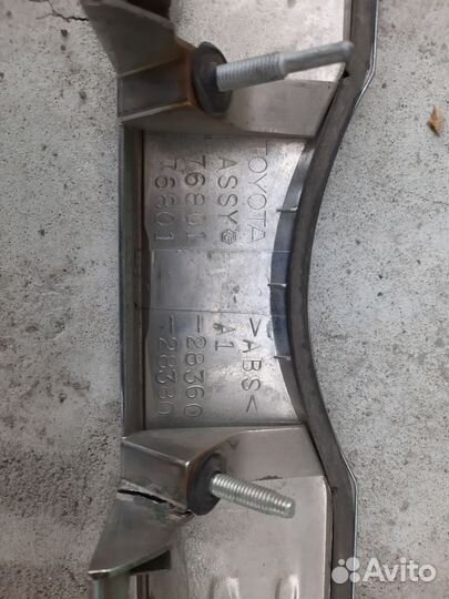 Накладка двери багажника на тойота ноах