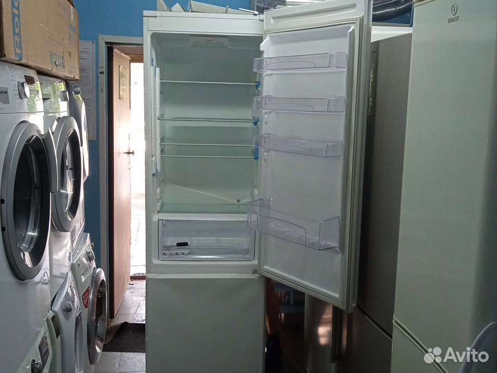 Холодильник candy cubs 6200W