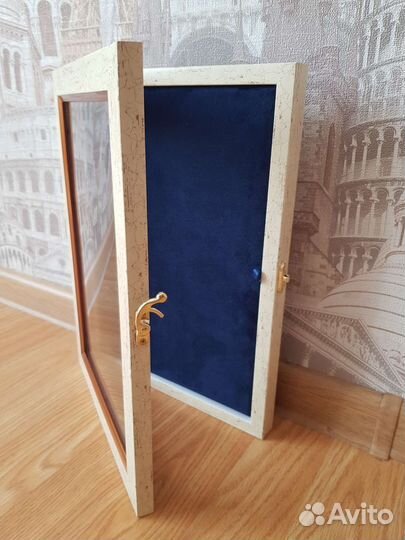 Витрина для коллекции наград и значков