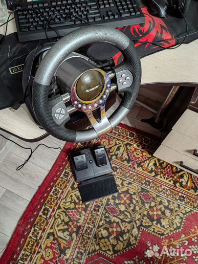 Игровой руль с педалями