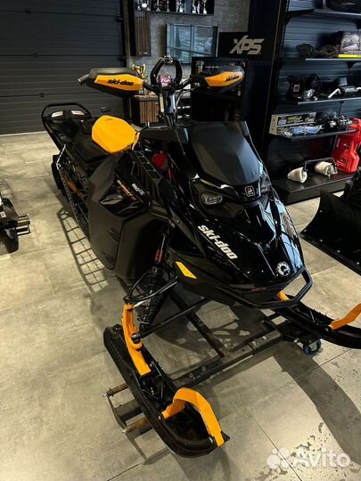 Снегоход BRP Ski-Doo Summit X Expert 154 В наличии