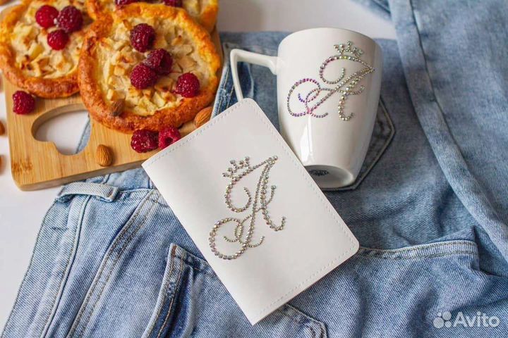 Кружка и обложка на документы со стразами