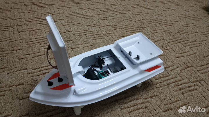 Прикормочный кораблик